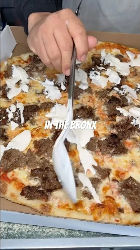 Gyro pizza with white sauce